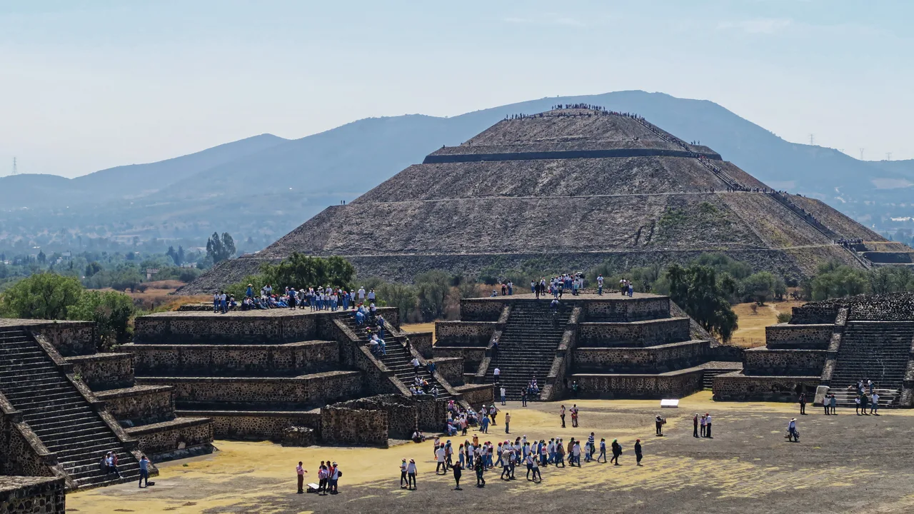 The Avenue of the Dead at Teotihuacan with the stepped, sloped-and-panelled Pyramid of the Sun behind