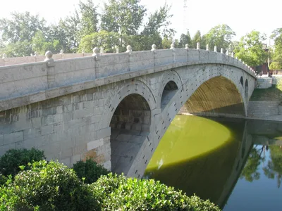 The flattened stone arch of the Anji (Zhaozhou) Bridge with the small arches in its spandrels
