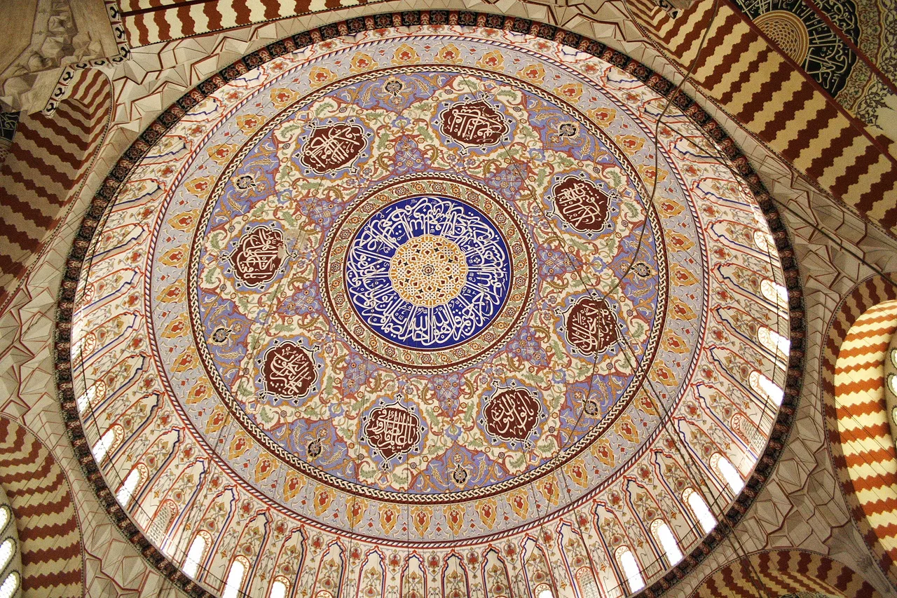 The single great dome of the Selimiye Mosque seen from within, on its octagonal ring of piers
