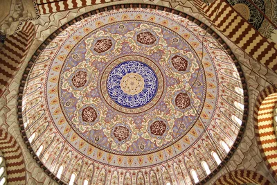 The single great dome of the Selimiye Mosque seen from within, on its octagonal ring of piers