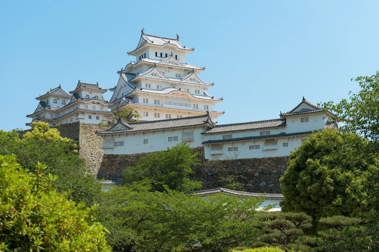 The white-plastered, multi-storey timber keep of Himeji Castle