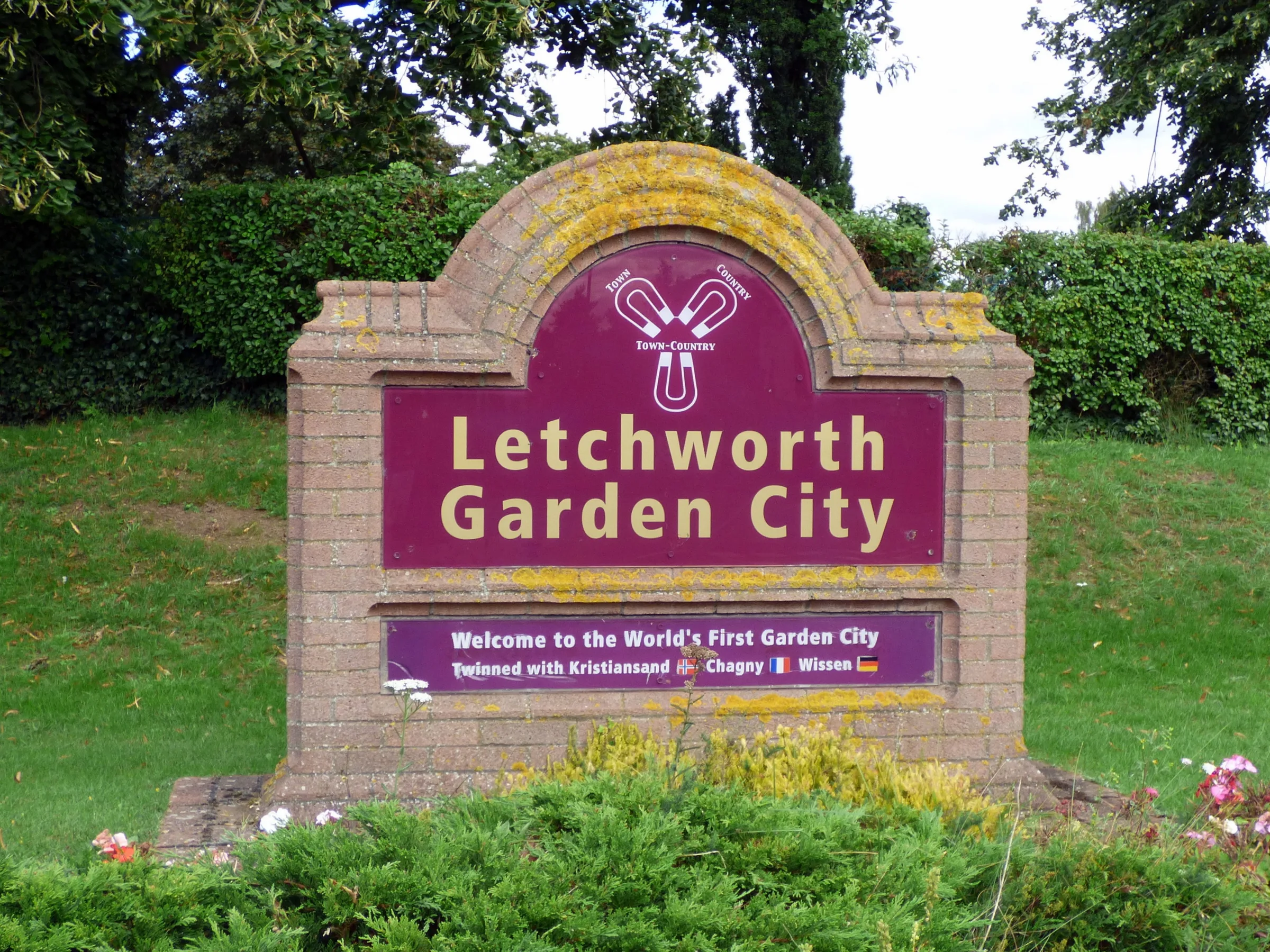 Low houses and tree-lined roads among wide green spaces in Letchworth Garden City