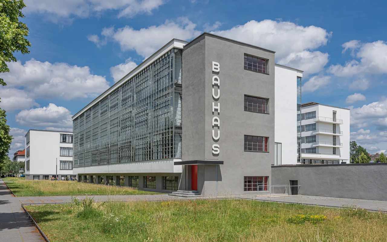 The corner-turning glass curtain wall of the workshop wing at the Bauhaus Dessau