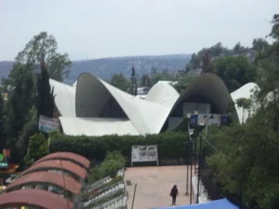 The intersecting eight-pointed thin reinforced-concrete hyperbolic-paraboloid shells of the Los Manantiales restaurant