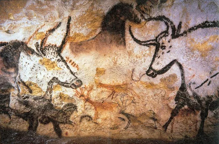 Bull and horse figures painted in natural pigments on the wall of the Lascaux cave