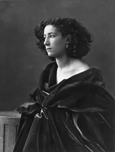 Nadar's 1864 portrait of Sarah Bernhardt: a young woman wrapped in a dark drape, side-lit against a plain ground