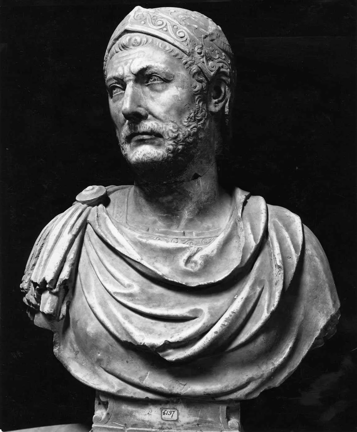 Capua'da bulunan, Hannibal Barca'ya atfedilen mermer büstün fotoğrafı