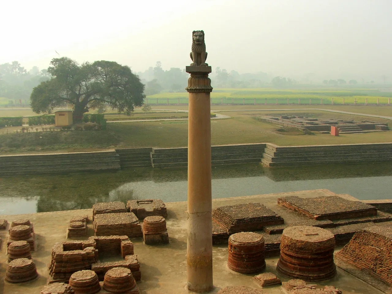 The Ashoka pillar at Vaishali, carved from a single block of polished sandstone and topped by a single lion figure