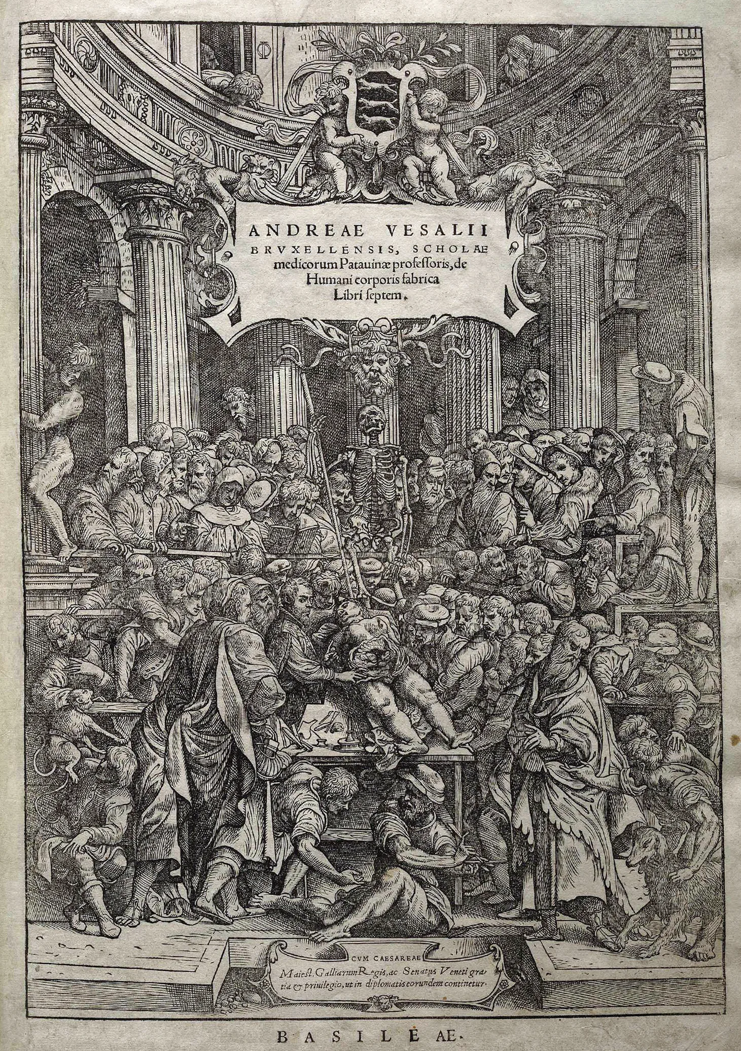 "De humani corporis fabrica"nın 1543 tarihli ön kapak gravürü: kalabalık bir anatomi tiyatrosunda açılmış bir kadın cesedinin başında ayakta duran Vesalius