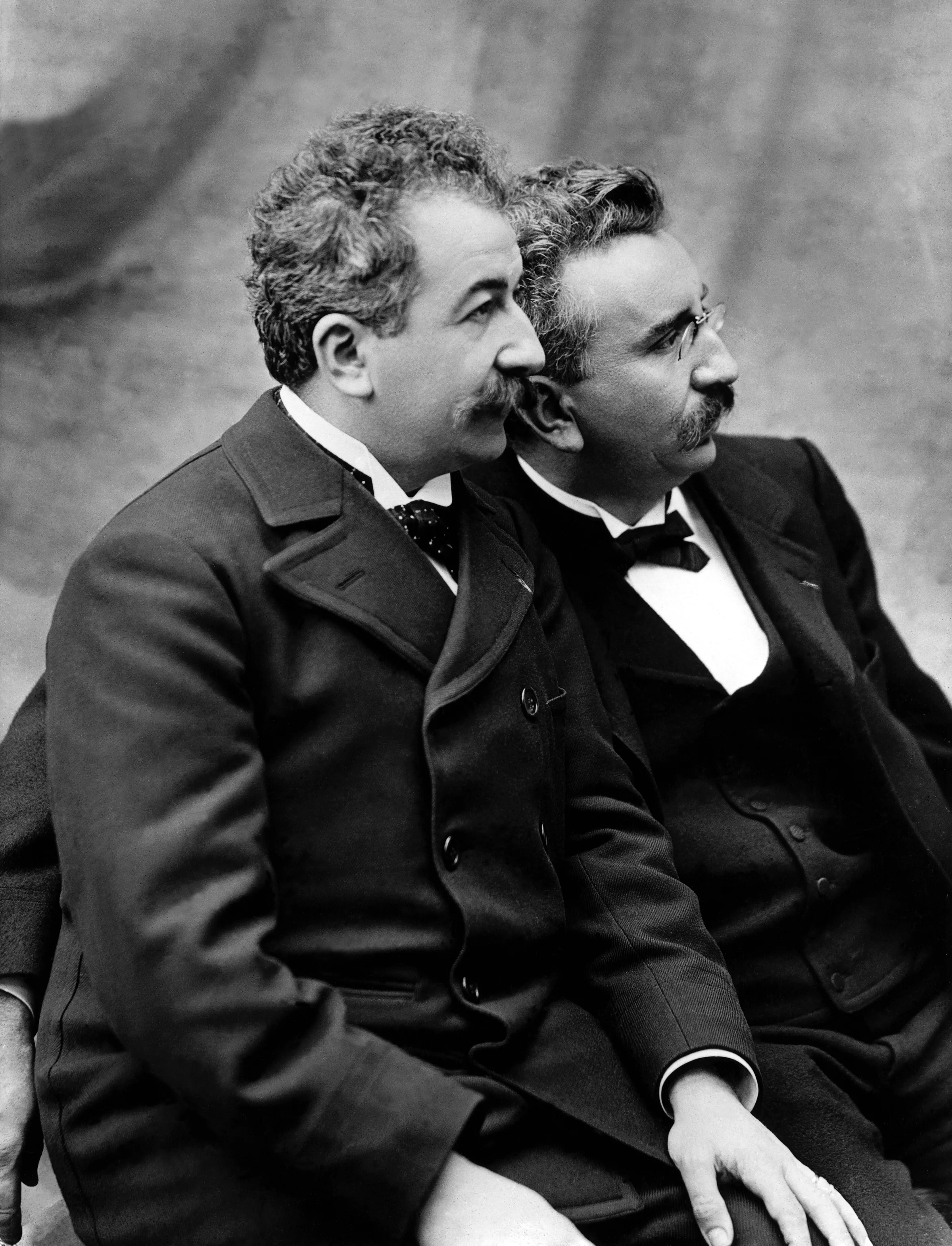Auguste ve Louis Lumière kardeşlerin portre fotoğrafı