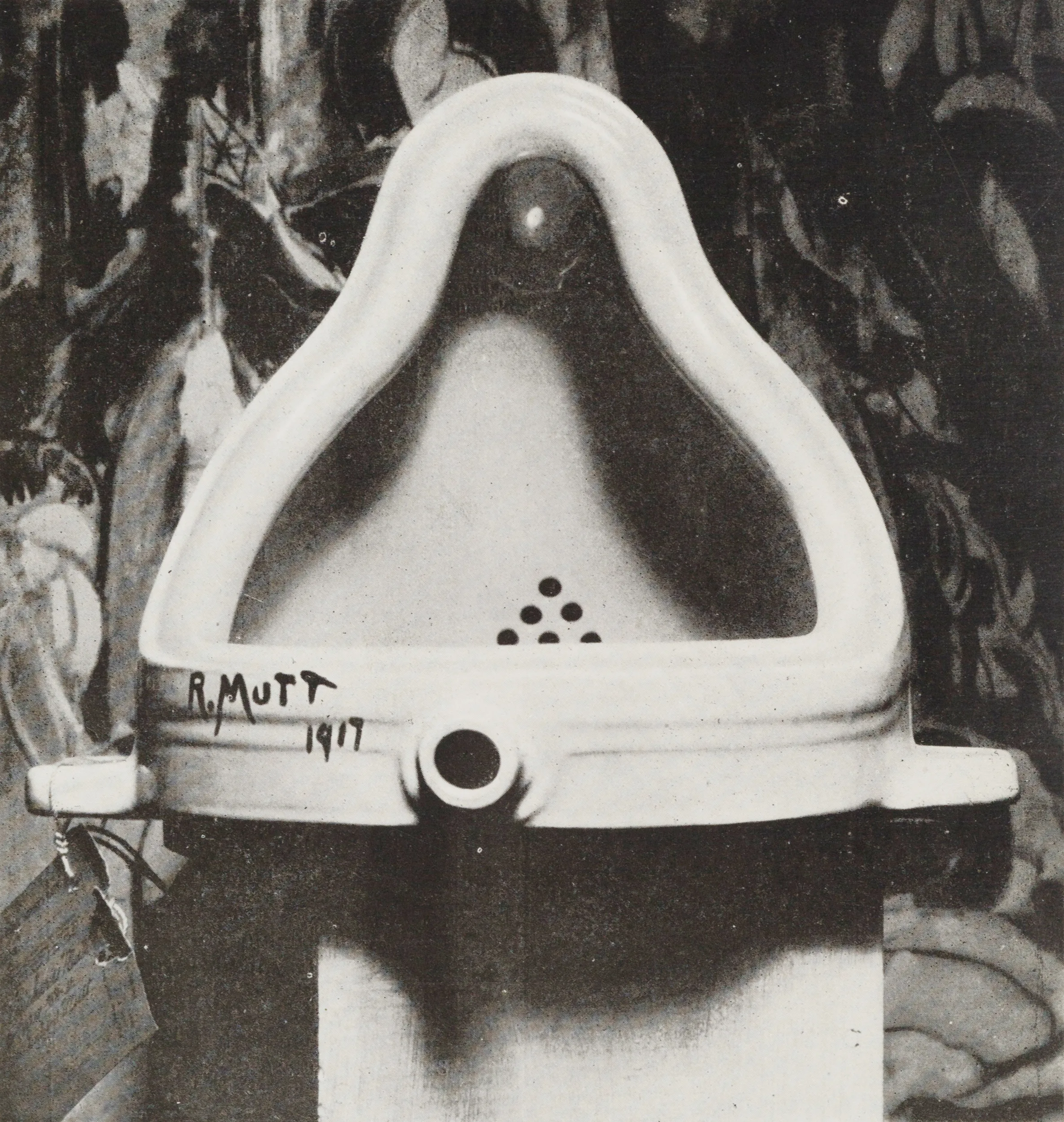 Marcel Duchamp'ın 1917'de "R. Mutt" imzasıyla sergiye sunduğu pisuar; Alfred Stieglitz'in fotoğrafı