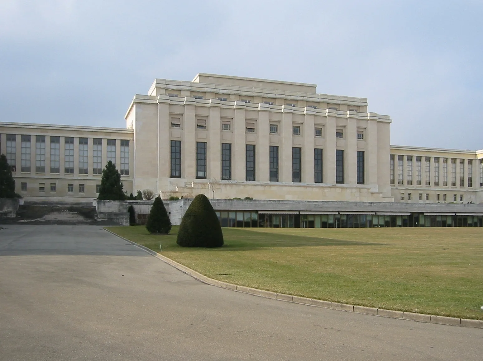 Cenevre'deki Milletler Sarayı (Palais des Nations) — Cemiyet-i Akvam'ın merkez binası, bugün BM Avrupa ofisi