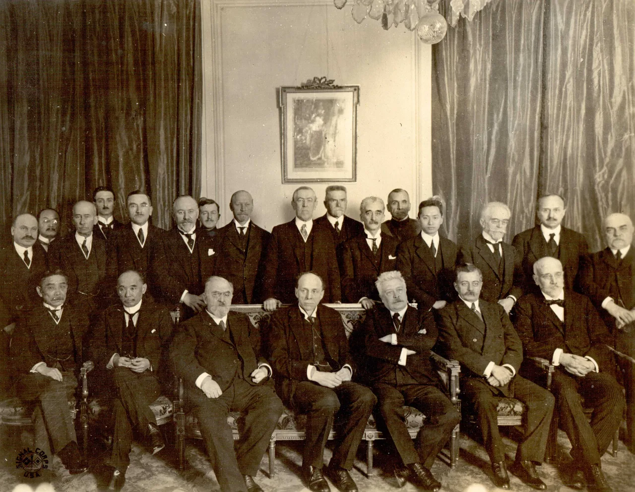 Paris Barış Konferansı'nda Cemiyet-i Akvam Komisyonu, 1919: Wilson, Cecil, Bourgeois, Venizelos ve diğerleri Cemiyet'in tüzüğünü yazdı