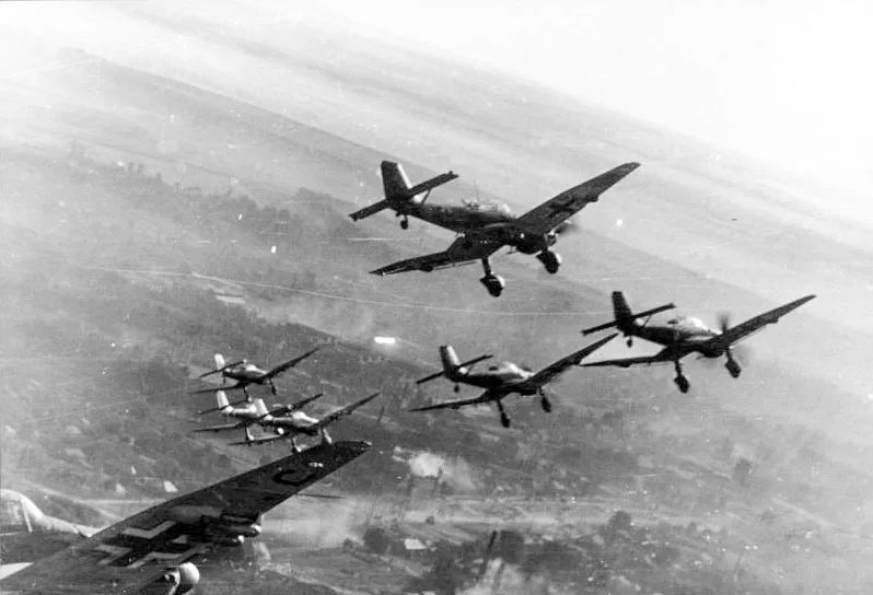 İkinci Dünya Savaşı'nda Alman Junkers Ju 87 'Stuka' dalış bombardıman uçakları