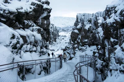 The Þingvellir rift valley in Iceland: a straight depression between basalt walls, with a lake beyond