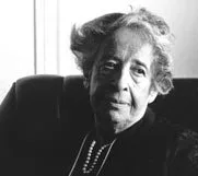 1975'te Hannah Arendt'in yaşlılık portresi, profilden, ciddi bir ifadeyle